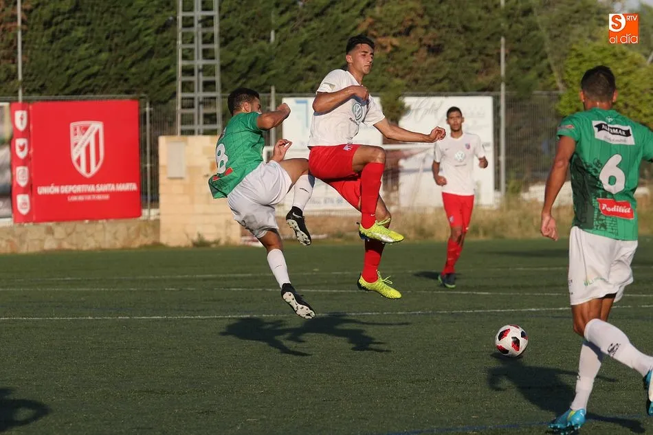 Foto 11 - El Santa Marta cae derrotado en la visita del CD Guijuelo (0-3)