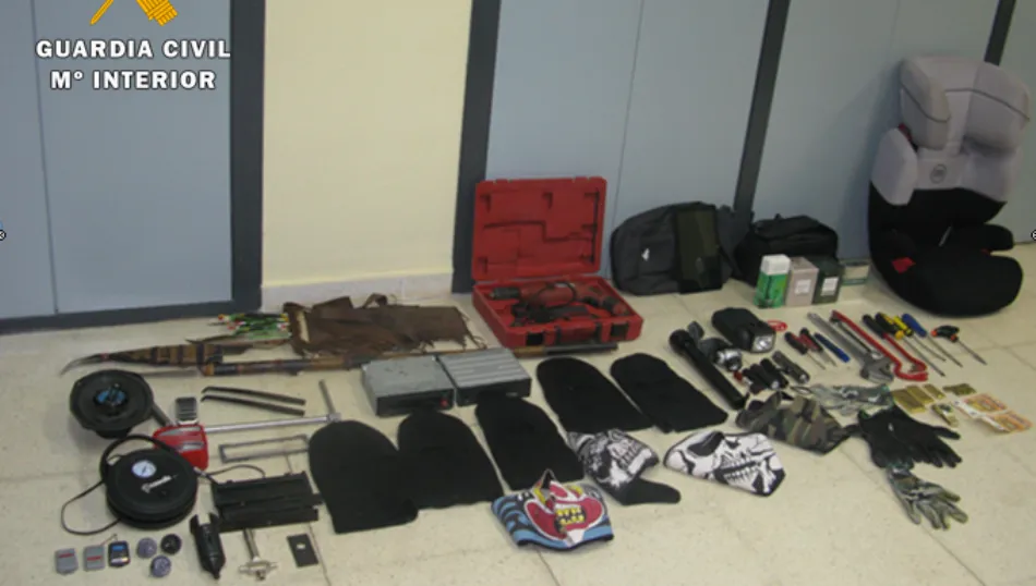 Material intervenido al detenido por la Guardia Civil