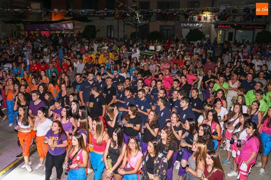 Las peñas abarrotarán la plaza durante las noches festivas