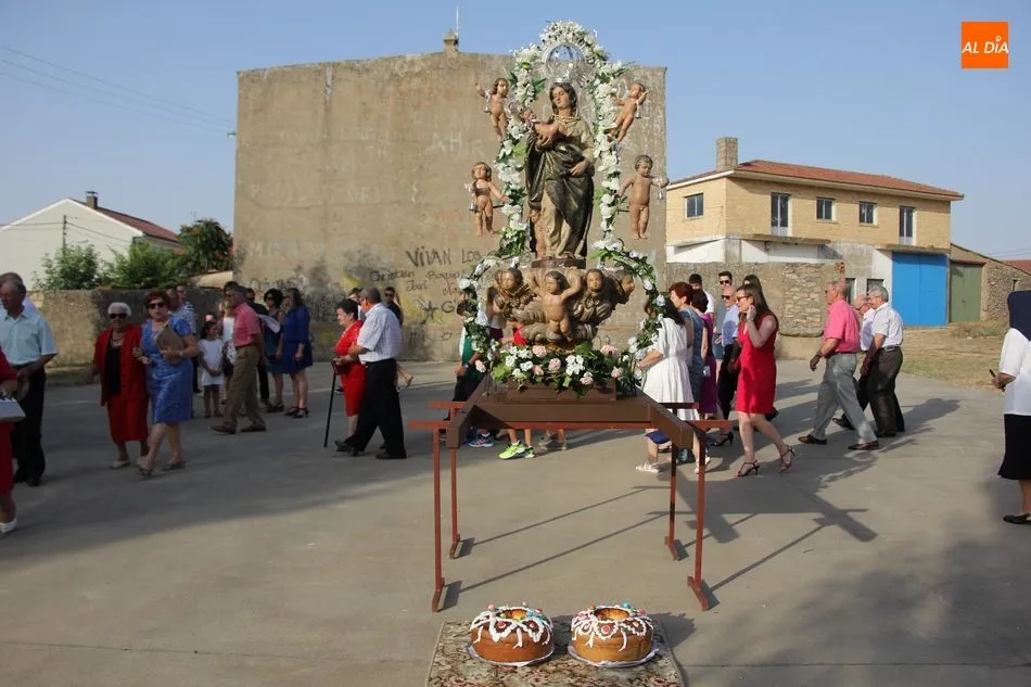 Foto 5 - Nuestra Se&ntilde;ora de los &Aacute;ngeles recibe en ofrenda dos roscas en el d&iacute;a de &lsquo;Los Perdones&rsquo;  