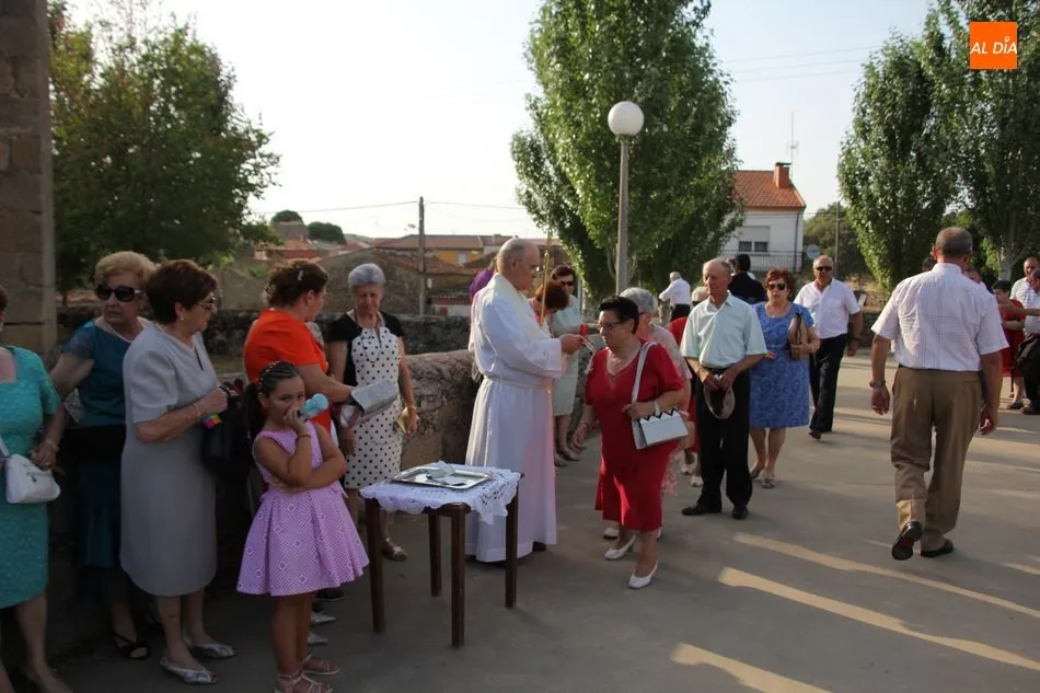 Foto 3 - Nuestra Se&ntilde;ora de los &Aacute;ngeles recibe en ofrenda dos roscas en el d&iacute;a de &lsquo;Los Perdones&rsquo;  
