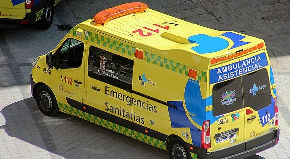 Dos personas trasladadas al hospital tras la colisión de dos turismo en El Campo de Peñaranda