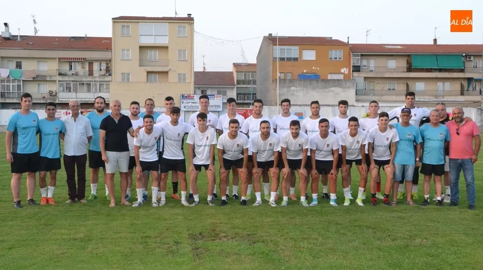 El Ciudad Rodrigo CF echa a andar cariacontecido tras un inesperado doble golpe del Salmantino  