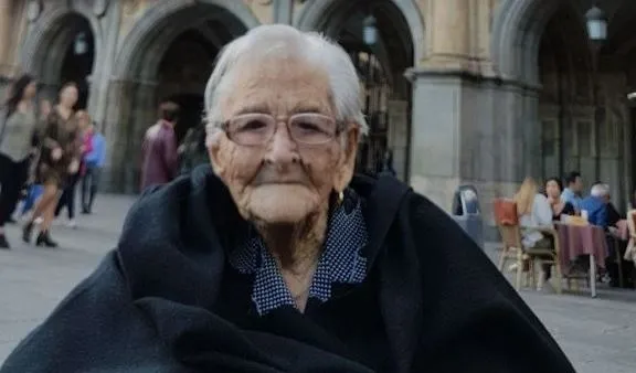 Foto 2 - Nieves Mart&iacute;n celebra sus 105 a&ntilde;os con sus hijos, nietos y bisnietos en Valdefuentes de Sangus&iacute;n