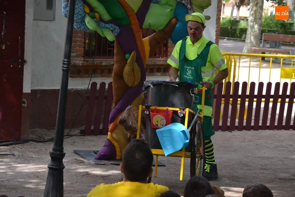 Foto 10 - Claudio Cleaner Clown llena de carcajadas infantiles el Parque de La Glorieta  