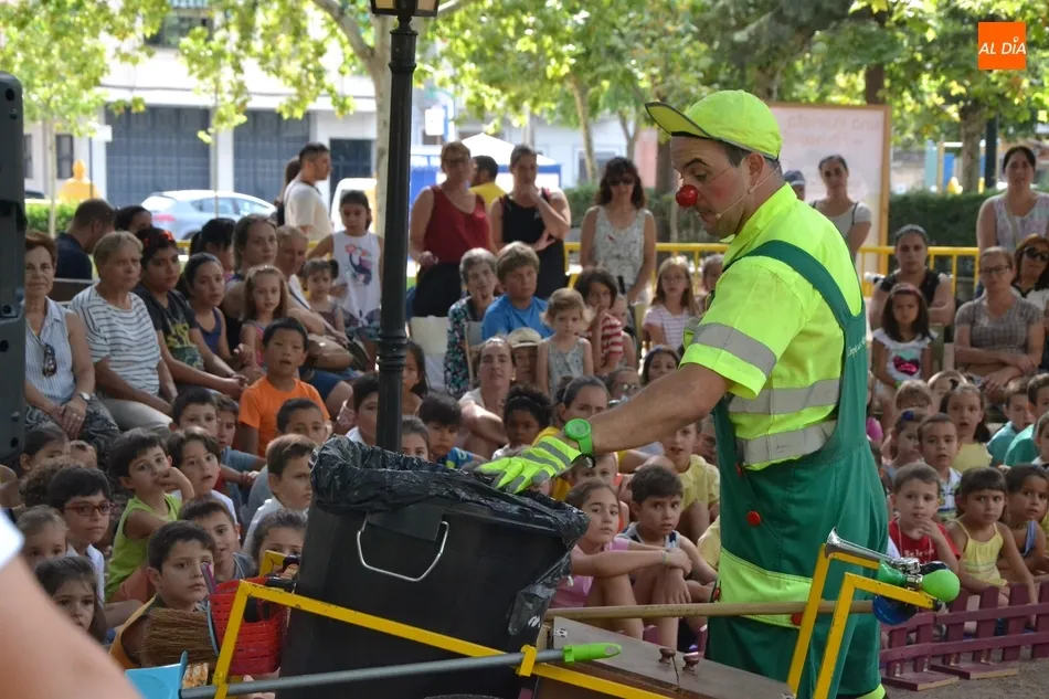 Foto 4 - Claudio Cleaner Clown llena de carcajadas infantiles el Parque de La Glorieta  