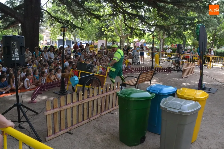 Foto 6 - Claudio Cleaner Clown llena de carcajadas infantiles el Parque de La Glorieta  