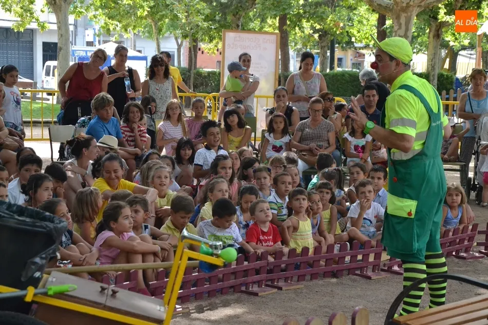 Foto 2 - Claudio Cleaner Clown llena de carcajadas infantiles el Parque de La Glorieta  