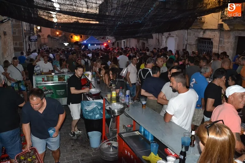 El Ayuntamiento pide que las barras de bar tengan un aspecto decoroso el Martes Mayor  