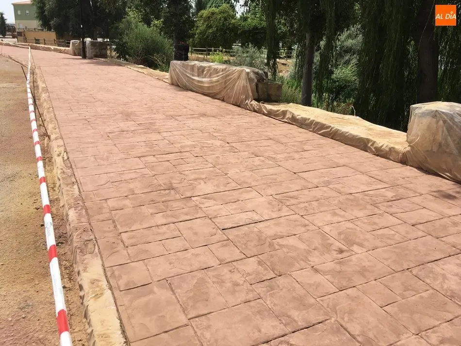 Foto 4 - Huerta renueva la acera del Paseo del Tormes