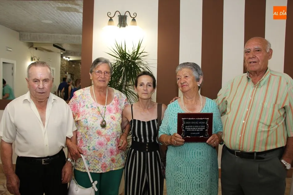 Foto 7 - La Asociaci&oacute;n de Mayores celebra su fiesta anual con una comida en el Restaurante El Quijote  