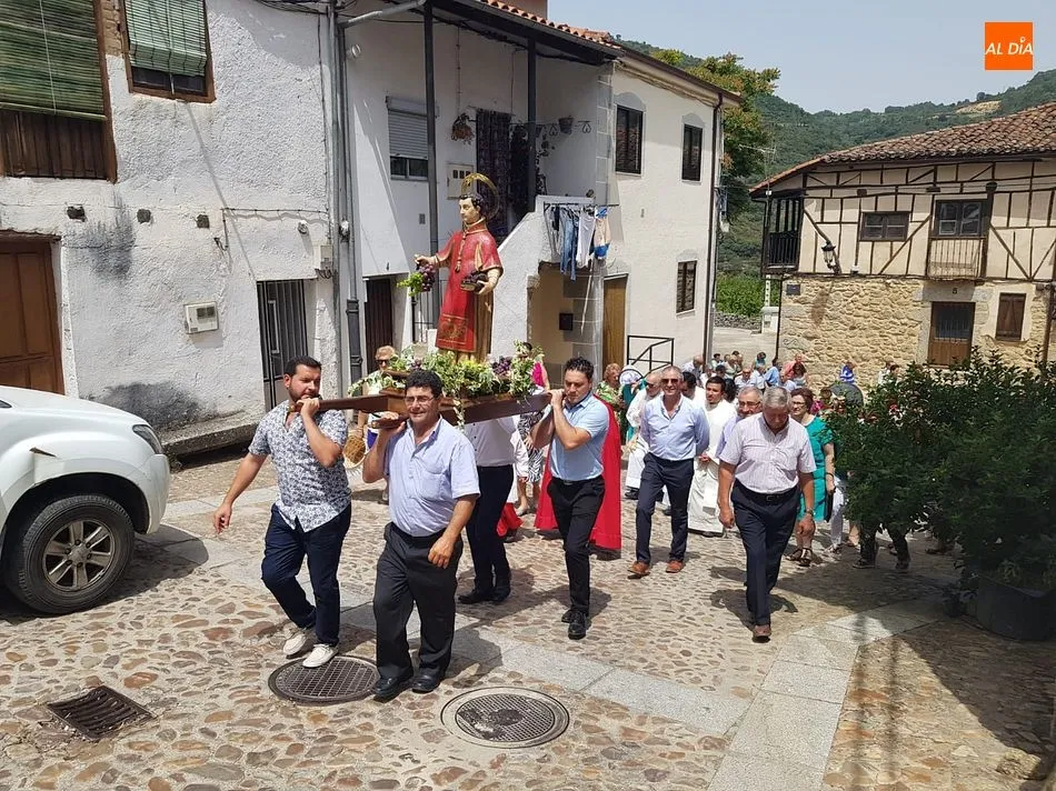 Las calles se han recorrido con la imagen de San Esteban en procesión