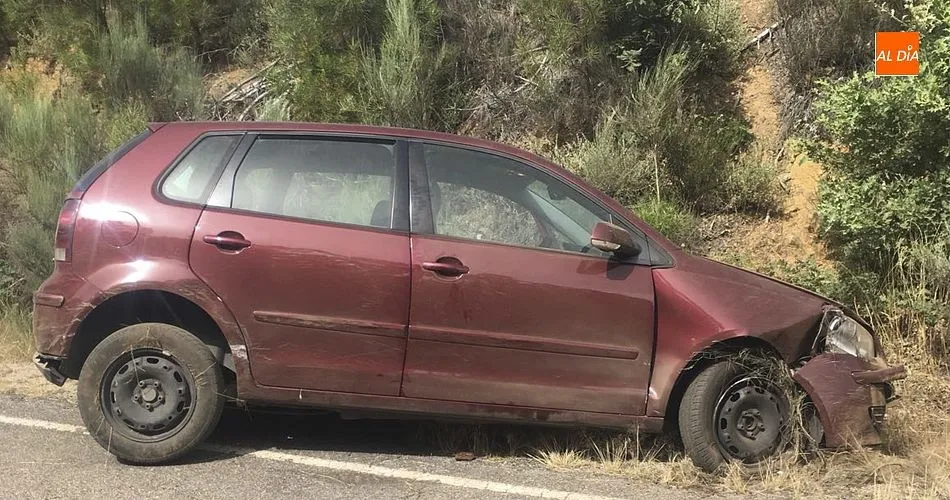 Foto 2 - Sale ileso tras volcar cerca de El Payo