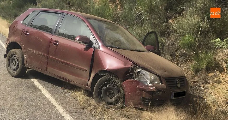 Foto 3 - Sale ileso tras volcar cerca de El Payo
