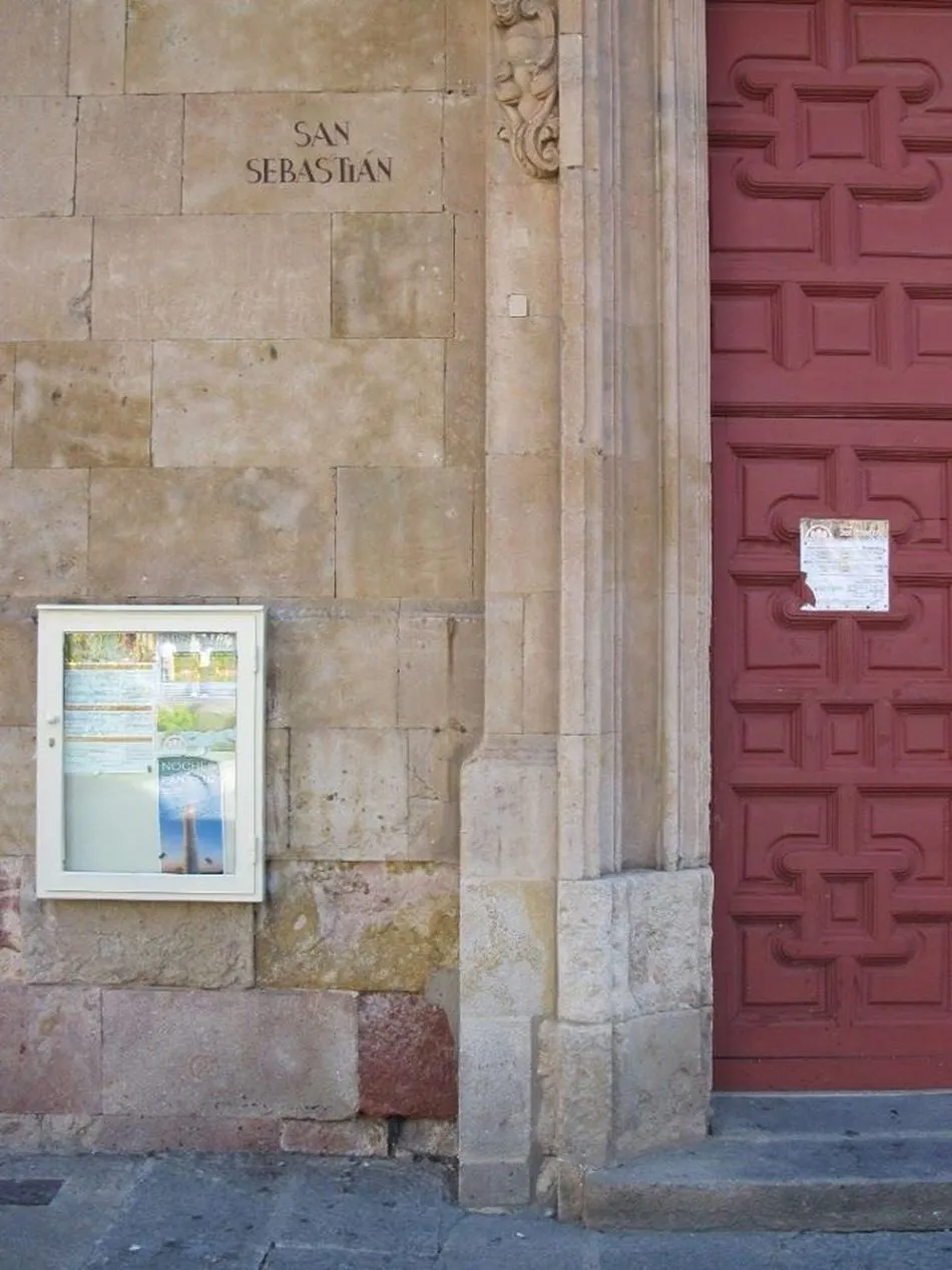 Foto 2 - Ciudadanos para la Defensa del Patrimonio denuncia da&ntilde;os en la iglesia de San Sebasti&aacute;n por las...