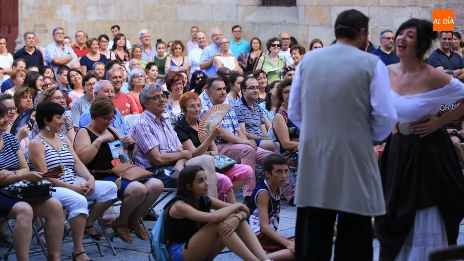 Roberto García Encinas y su partenaire deleitan al numeroso público. Fotos: Alberto Martín