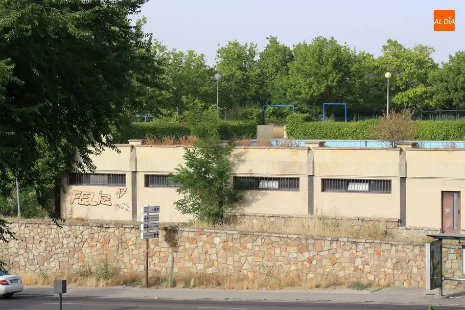 Foto 3 - El Ayuntamiento inicia los primeros trabajos en las piscinas municipales de San Jos&eacute;
