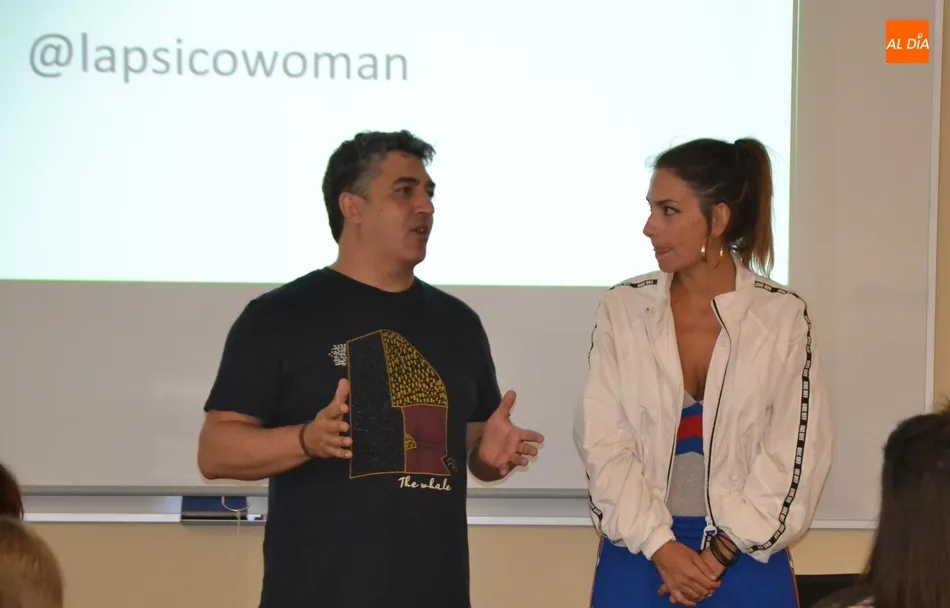 Foto 6 - La Psico Woman imparte una charla a los monitores del Divierteatro  