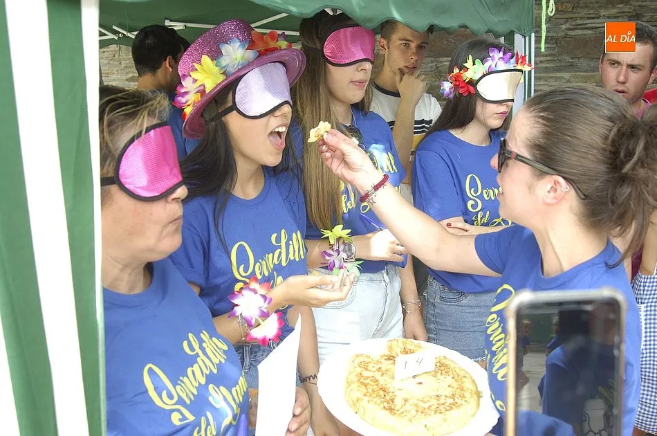 Foto 6 - Los j&oacute;venes lideran el arranque festivo en Serradilla del Llano  