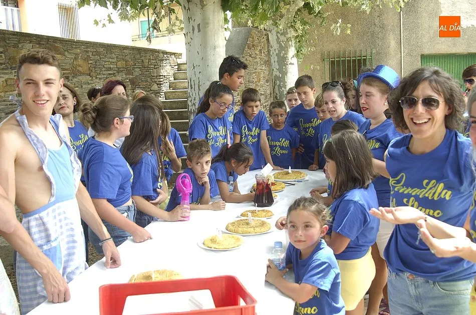 Foto 7 - Los j&oacute;venes lideran el arranque festivo en Serradilla del Llano  