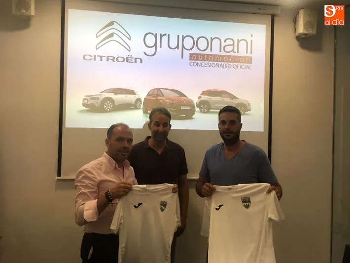 Foto 4 - Grupo Nani se convierte en patrocinador del C.D. Alba de Tormes CF para las pr&oacute;ximas dos temporadas