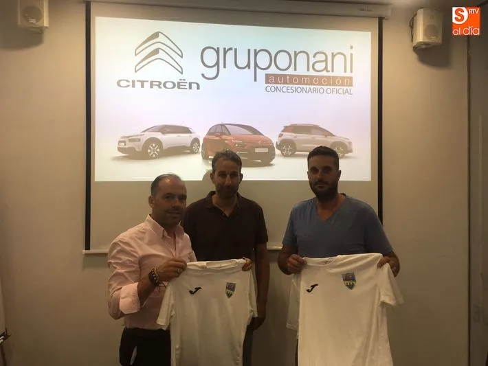 Foto 3 - Grupo Nani se convierte en patrocinador del C.D. Alba de Tormes CF para las pr&oacute;ximas dos temporadas