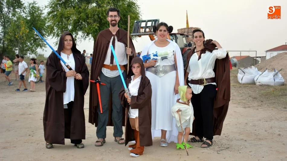 Foto 11 - Diversi&oacute;n y mucho humor en el desfile de carrozas y disfraces de Cerralbo
