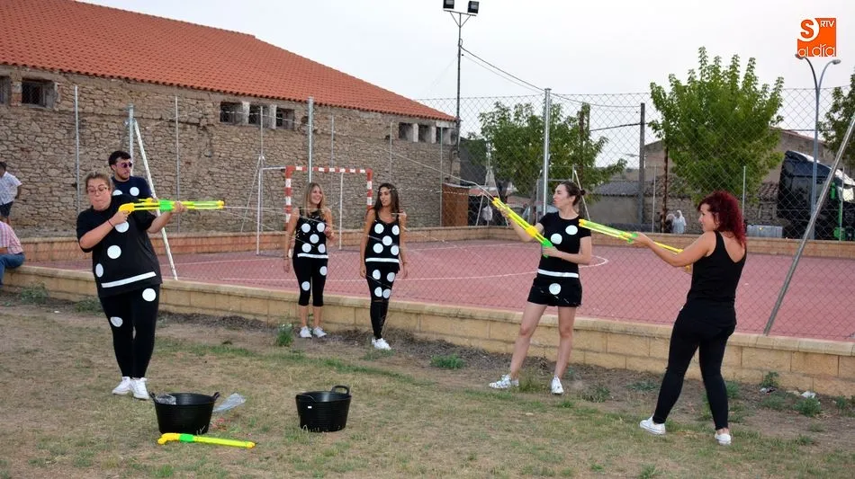 Foto 10 - Diversi&oacute;n y mucho humor en el desfile de carrozas y disfraces de Cerralbo
