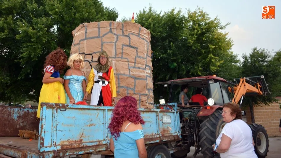 Foto 9 - Diversi&oacute;n y mucho humor en el desfile de carrozas y disfraces de Cerralbo