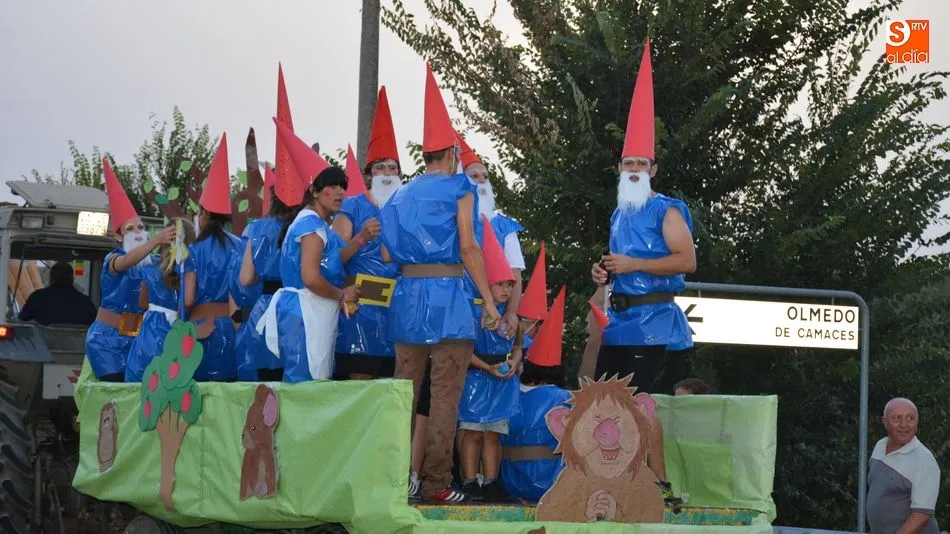 Foto 8 - Diversi&oacute;n y mucho humor en el desfile de carrozas y disfraces de Cerralbo
