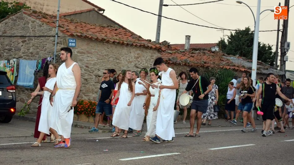Foto 7 - Diversi&oacute;n y mucho humor en el desfile de carrozas y disfraces de Cerralbo