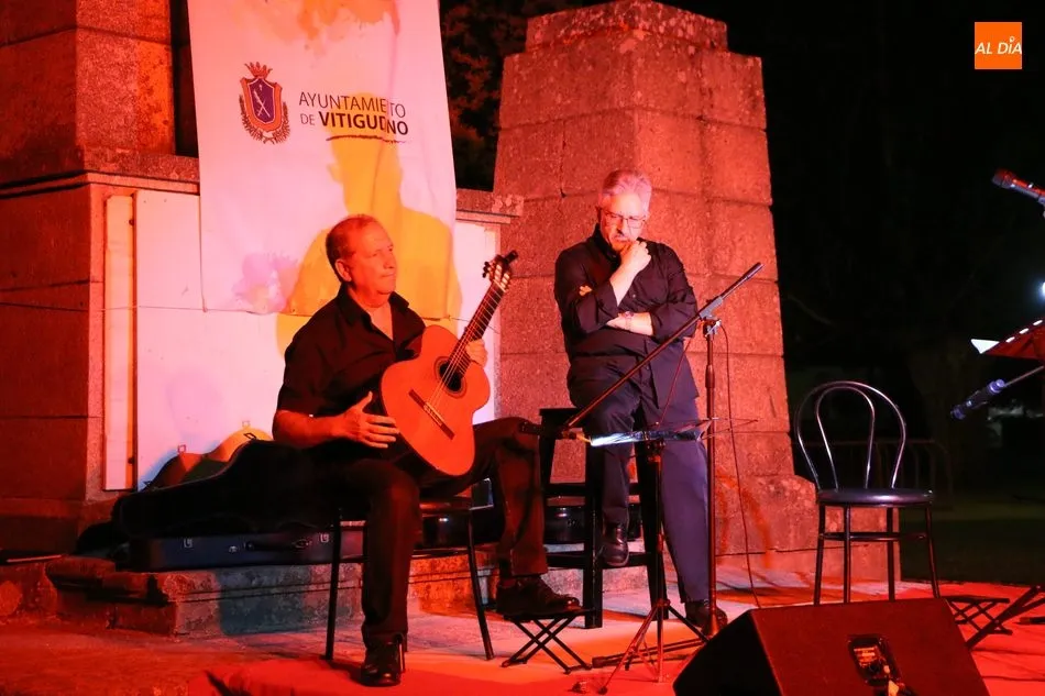 Foto 7 - Excelente recital de guitarra y versos a cargo de To&ntilde;o Bl&aacute;zquez y el D&uacute;o Trastes  