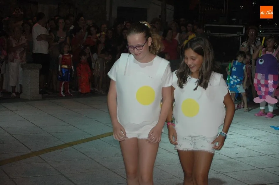Foto 8 - Divertido desfile de disfraces para animar las fiestas  