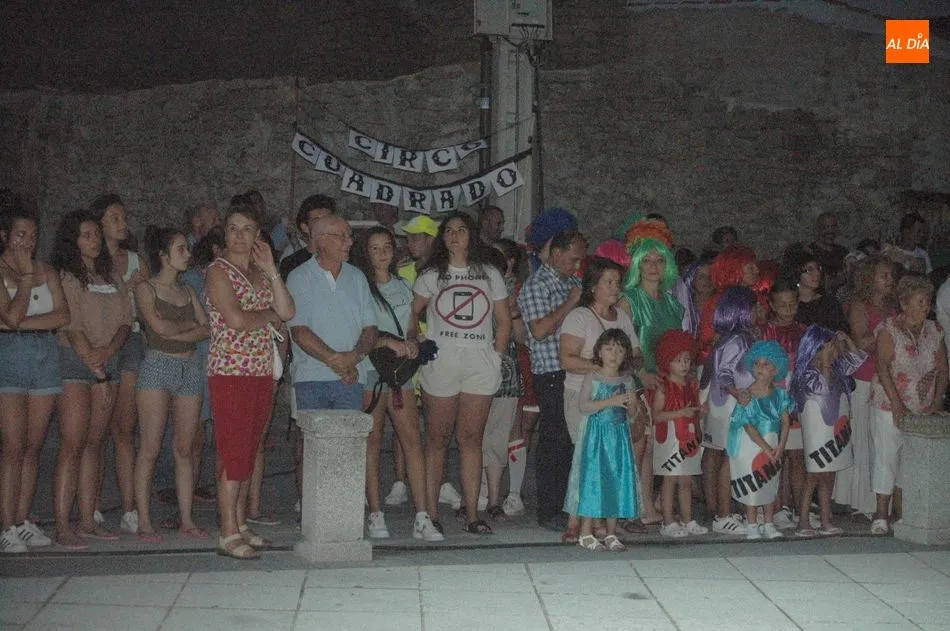 Foto 7 - Divertido desfile de disfraces para animar las fiestas  