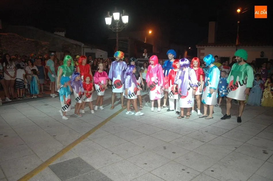 Foto 5 - Divertido desfile de disfraces para animar las fiestas  