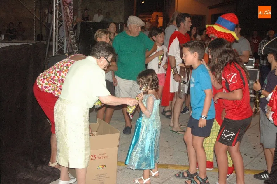 Foto 4 - Divertido desfile de disfraces para animar las fiestas  