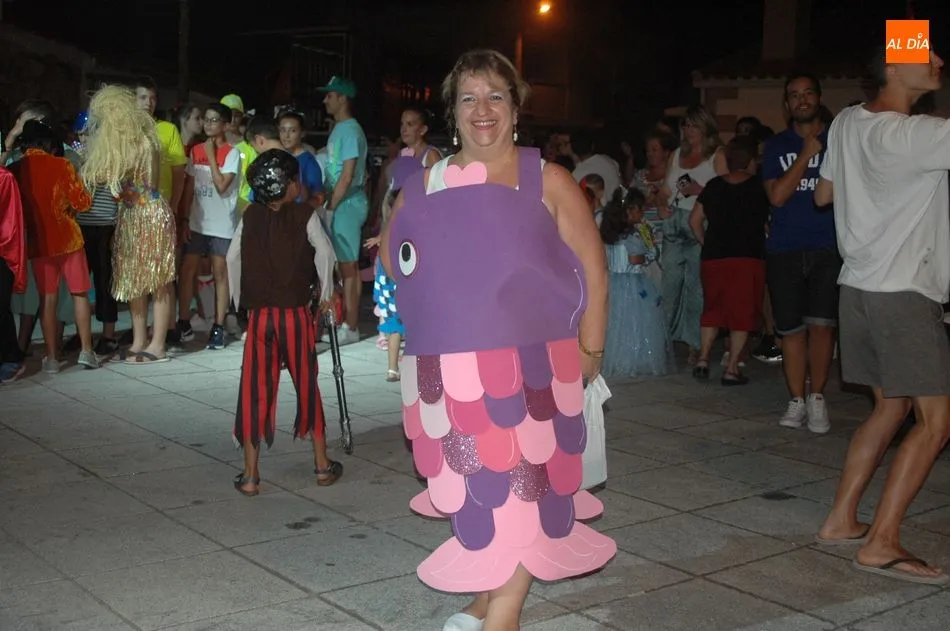 Foto 3 - Divertido desfile de disfraces para animar las fiestas  