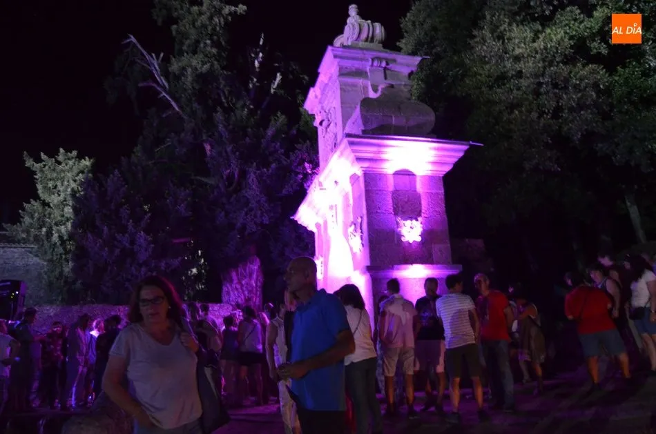 Foto 9 - El Bosque se llena de magia y de p&uacute;blico en la velada de luz y sonido  
