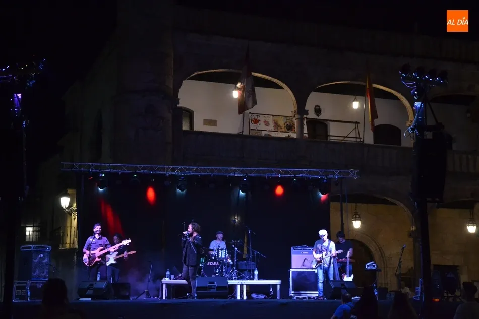 Foto 5 - &lsquo;El Viaje de Elliot&rsquo; pone banda sonora a una de las noches m&aacute;s concurridas del verano  