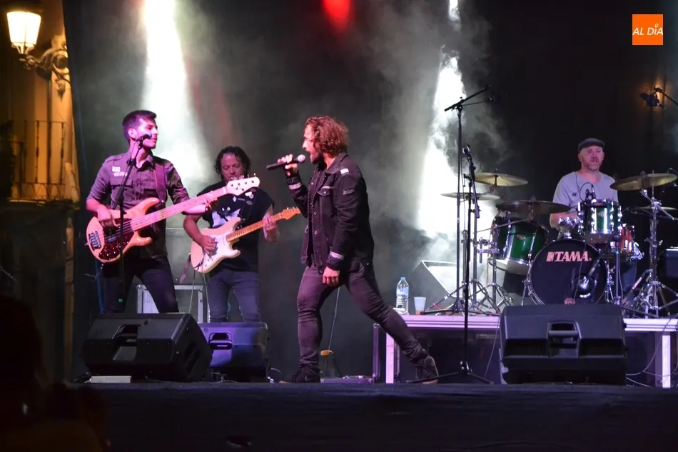 Foto 2 - &lsquo;El Viaje de Elliot&rsquo; pone banda sonora a una de las noches m&aacute;s concurridas del verano  