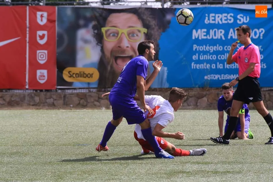 Foto 6 - Goles y calor en el estreno de la UD Santa Marta DH ante el CD Ribert (1-3)