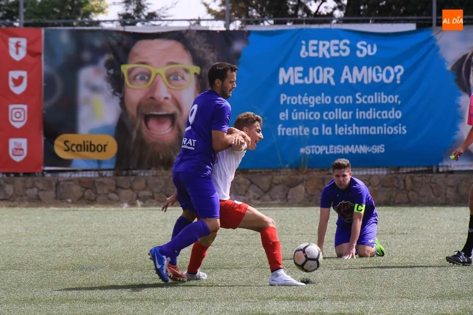 Foto 4 - Goles y calor en el estreno de la UD Santa Marta DH ante el CD Ribert (1-3)