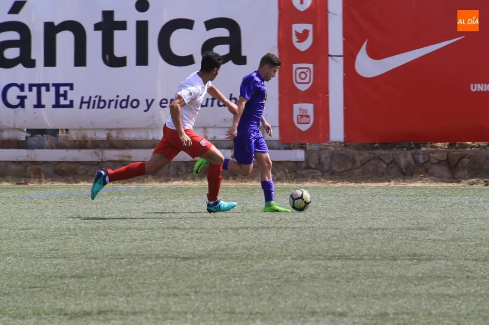 Foto 2 - Goles y calor en el estreno de la UD Santa Marta DH ante el CD Ribert (1-3)