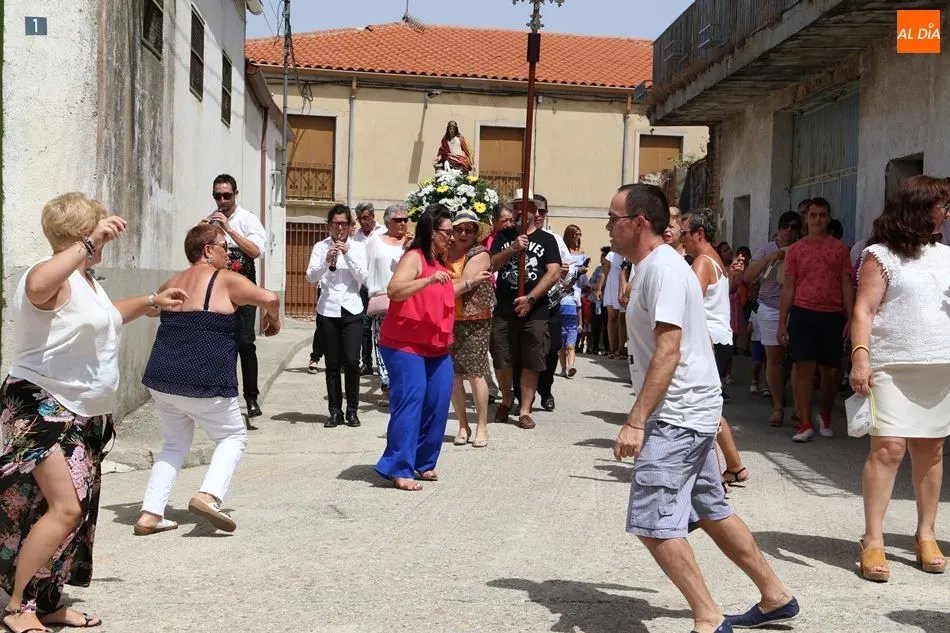 Foto 4 - Poveda de las Cintas honra a Nuestra Se&ntilde;ora del Castillo con la tradicional procesi&oacute;n