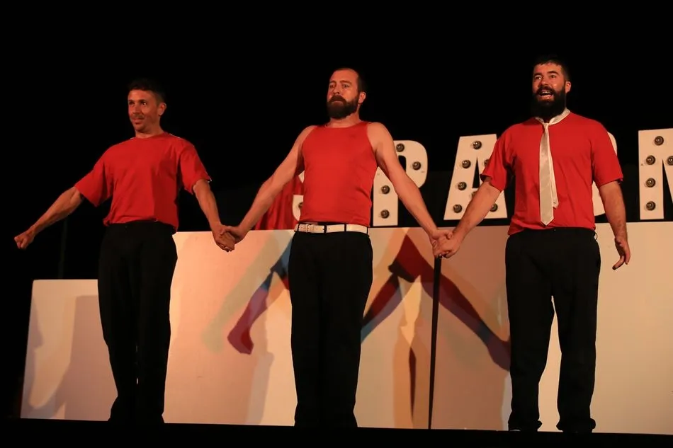 Foto 9 - Spasmo Teatro lleva la diversi&oacute;n a Carbajosa en el estreno de la Semana Cultural