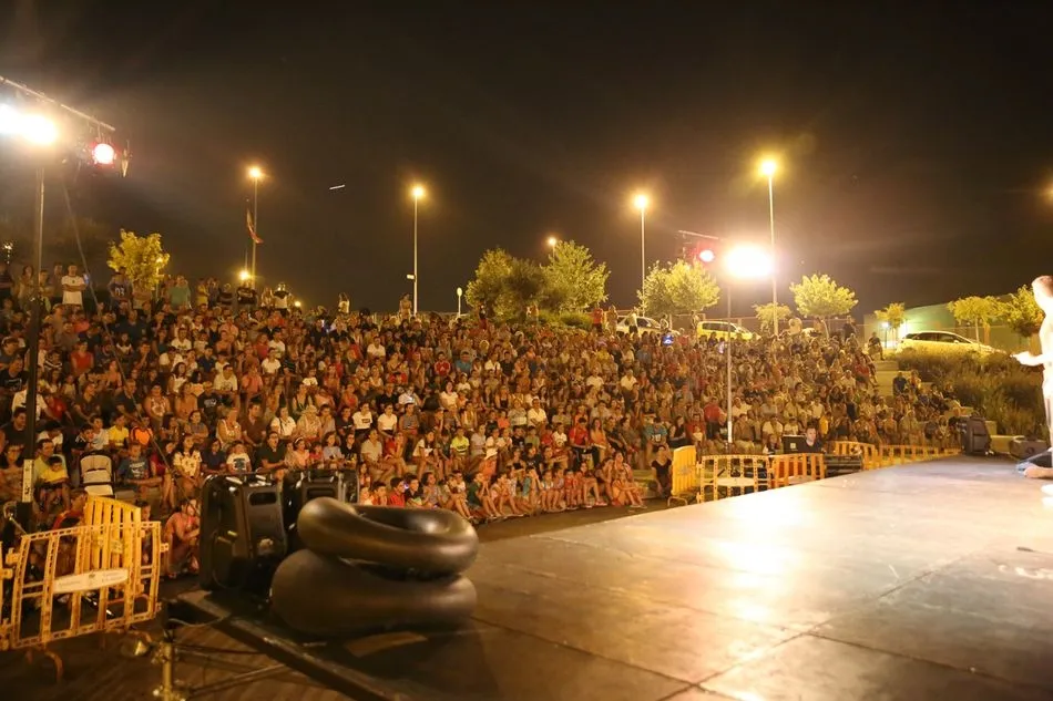 Foto 5 - Spasmo Teatro lleva la diversi&oacute;n a Carbajosa en el estreno de la Semana Cultural