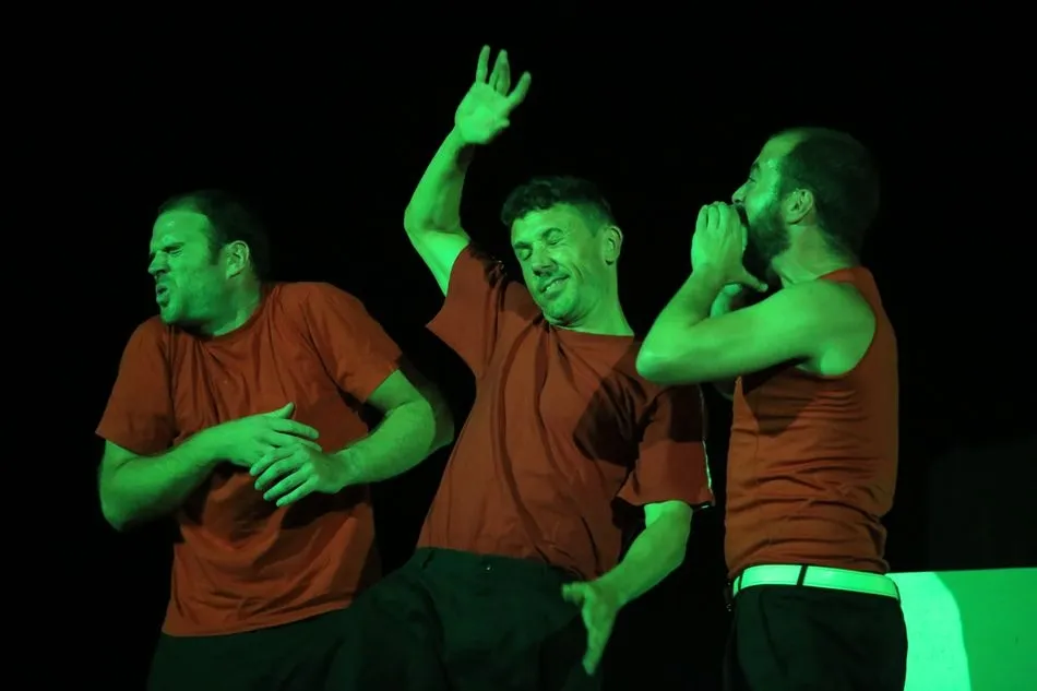 Foto 4 - Spasmo Teatro lleva la diversi&oacute;n a Carbajosa en el estreno de la Semana Cultural
