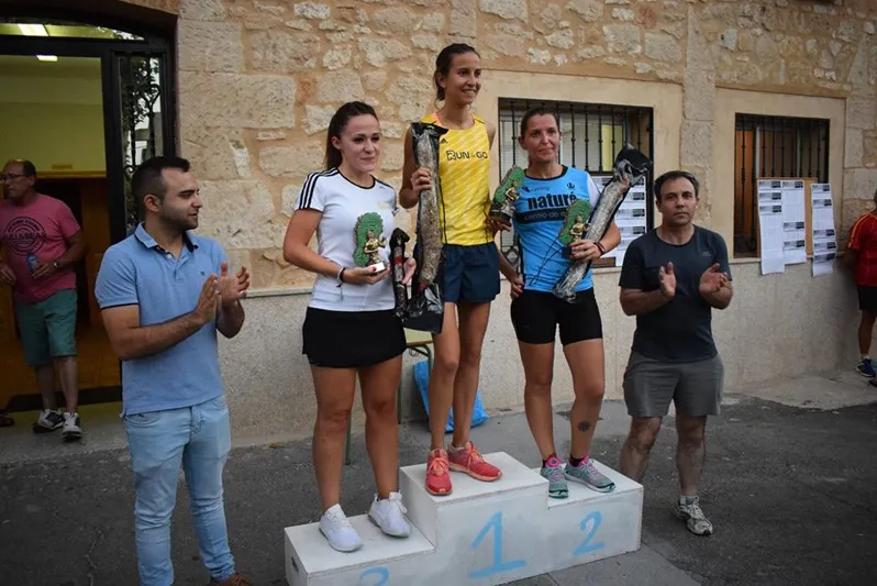 Foto 10 - Isabel Almaraz y Jaime Garc&iacute;a Romo se llevan la XI Carrera Popular de Villar de Gallimazo