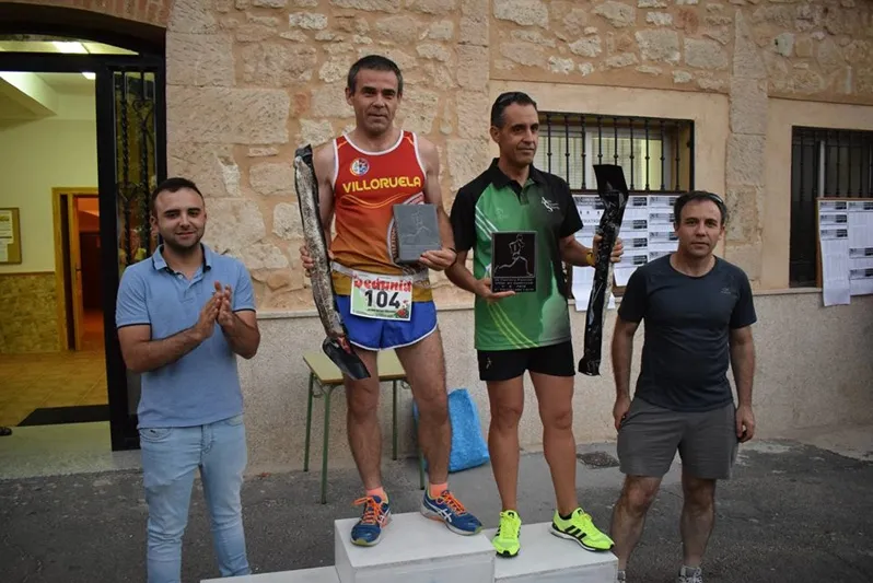 Foto 9 - Isabel Almaraz y Jaime Garc&iacute;a Romo se llevan la XI Carrera Popular de Villar de Gallimazo