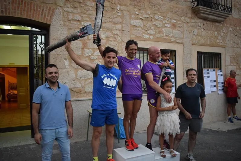 Foto 6 - Isabel Almaraz y Jaime Garc&iacute;a Romo se llevan la XI Carrera Popular de Villar de Gallimazo